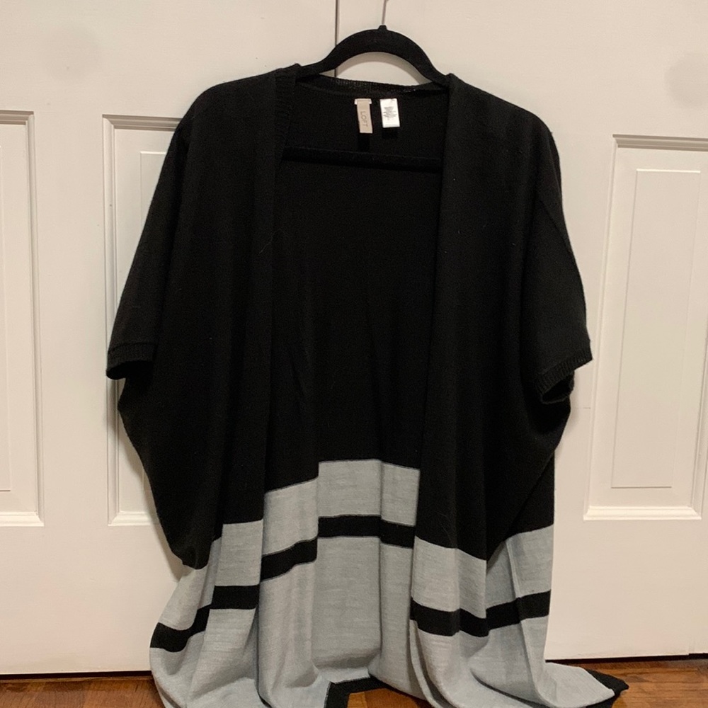Black and Grey Loft flowy short sleeve cardigan